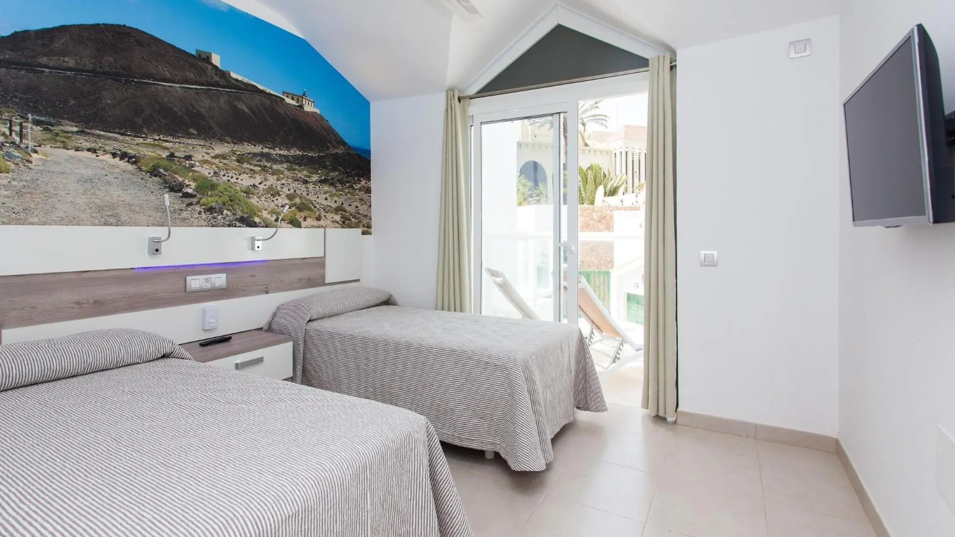 Дом отдыха Вилла Tao Caleta Playa, Коральео Испания